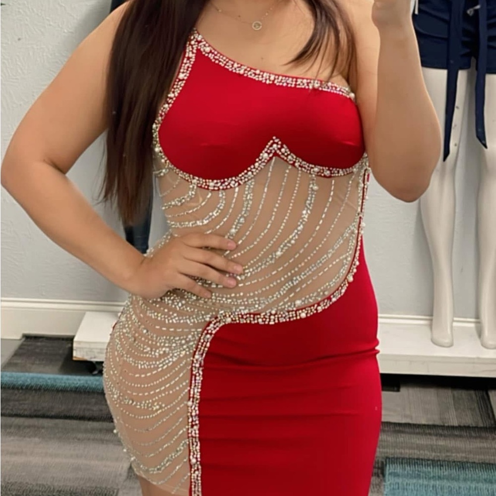 Elegant Red One-Shoulder Intimate Dress